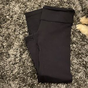 black Lululemon Wunder-Under leggings